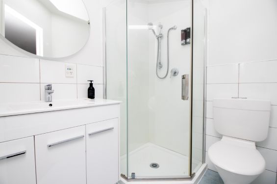 Superior Queen Room bathroom